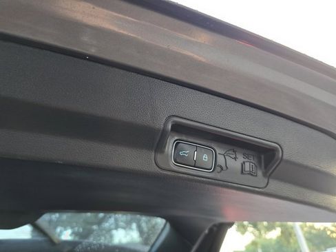 Used 2022 Ford Explorer XLT image 41