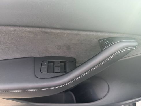 Used 2022 Tesla Model Y Long Range AWD/4WD image 28