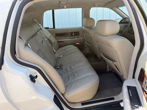 Used 1996 Cadillac Fleetwood Brougham RWD image 11