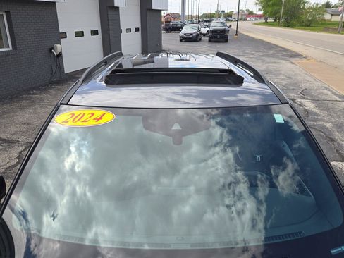 Used 2024 Ford Explorer ST-Line w/ Class IV Trailer Tow Package AWD/4WD image 7