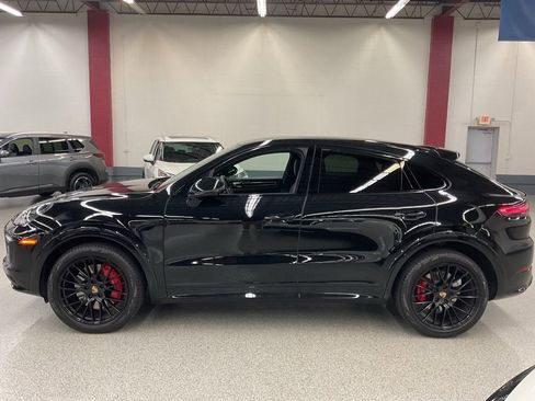 Used 2023 Porsche Cayenne GTS image 8