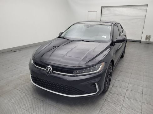 Used 2025 Volkswagen Jetta SE FWD image 15