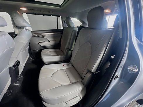 Used 2020 Toyota Highlander Limited Platinum image 26