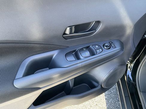 Certified 2025 Nissan Kicks Play S image 53