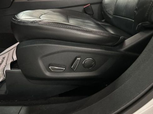 Used 2018 Ford Explorer XLT w/ Equipment Group 202A image 10