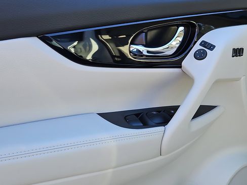 Certified 2022 Nissan Rogue Sport SL w/ Premium Package image 12