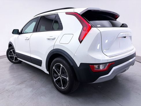 Used 2023 Kia Niro EX FWD image 2