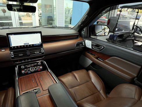 Used 2023 Lincoln Navigator Reserve AWD/4WD image 33