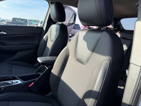 Used 2022 Buick Encore GX Select w/ Safety Package II image 16