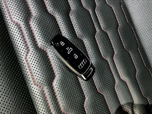 Used 2022 Audi RS e-tron GT image 13