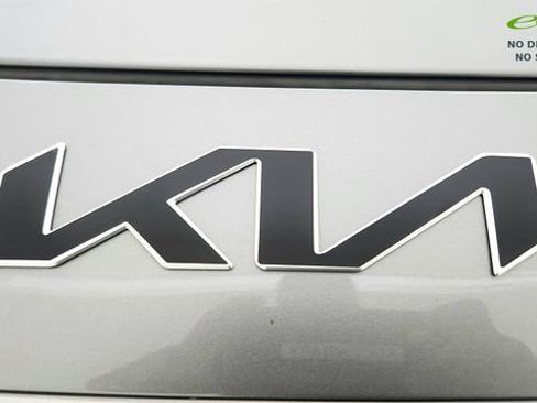 Used 2024 Kia Niro Wave w/ Wave Preserve Package FWD image 30
