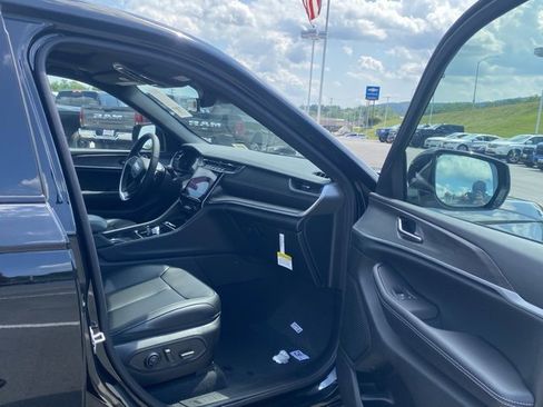 New 2025 Jeep Grand Cherokee L Limited w/ Trailer Tow Package image 29