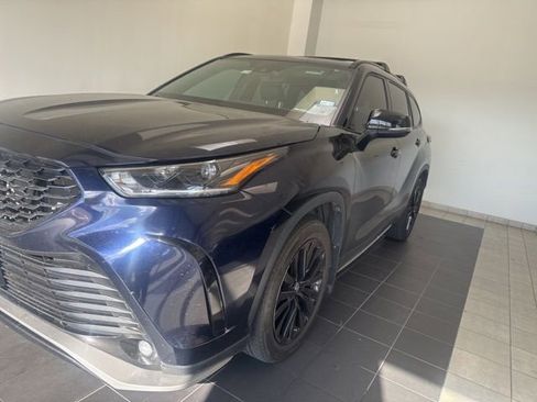 Used 2024 Toyota Highlander XSE image 3