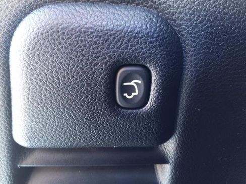 Used 2019 Jeep Grand Cherokee Overland image 14