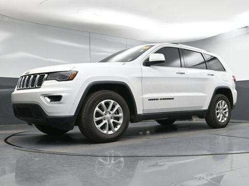 Used 2021 Jeep Grand Cherokee Laredo image 22