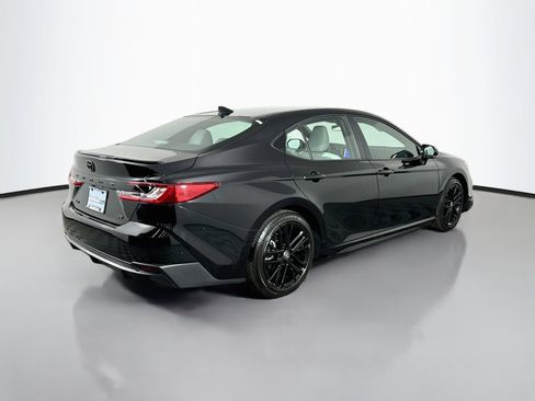 Used 2025 Toyota Camry SE FWD image 7