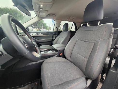 Certified 2025 Ford Explorer Active RWD image 9