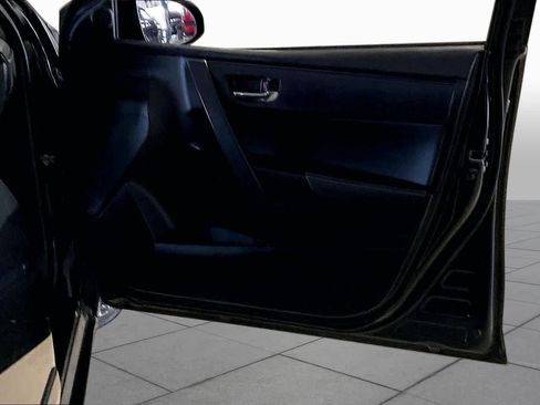 Used 2018 Toyota Corolla SE FWD image 21
