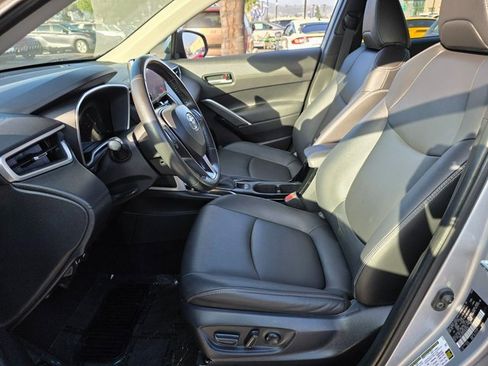 Used 2023 Toyota Corolla Cross XLE image 14