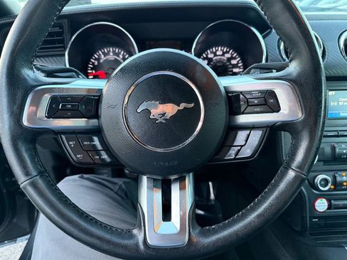 Used 2017 Ford Mustang Coupe RWD image 19