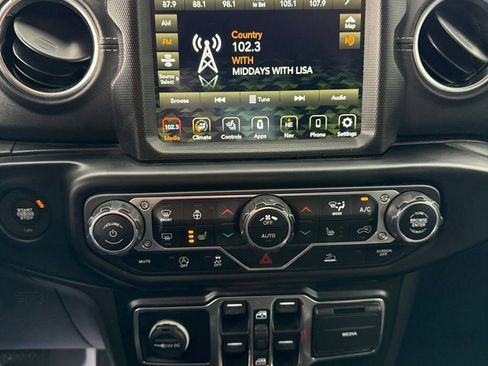 Used 2022 Jeep Wrangler Unlimited Sahara w/ Cold Weather Group AWD/4WD image 14