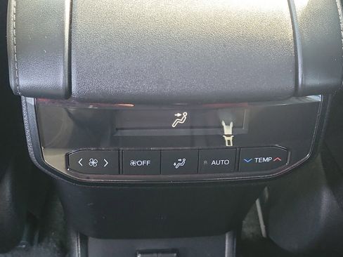 Used 2024 Toyota Highlander LE image 14