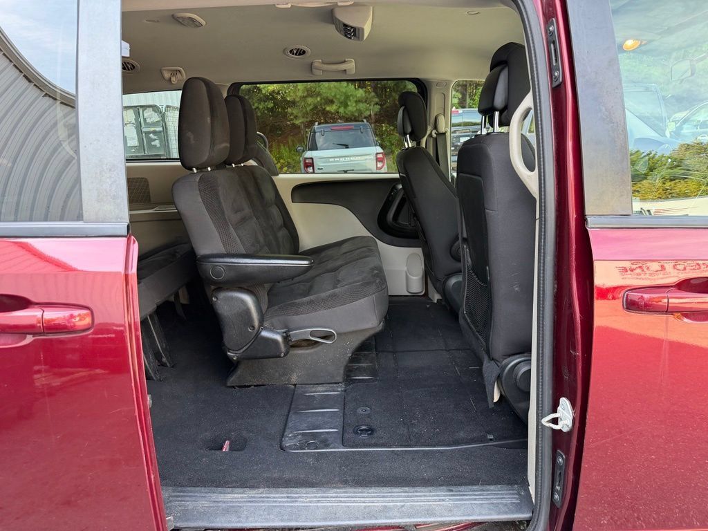 Used 2018 Dodge Grand Caravan SE FWD image 15
