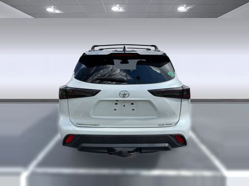 Used 2022 Toyota Highlander XLE image 8