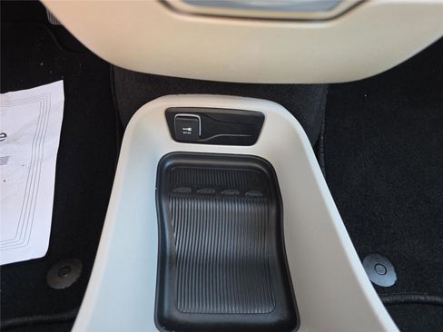 Used 2023 Chrysler Pacifica Touring-L image 27