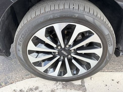 Used 2023 Lincoln Navigator Reserve AWD/4WD image 4