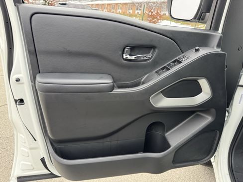 Certified 2025 Nissan Frontier SV image 23
