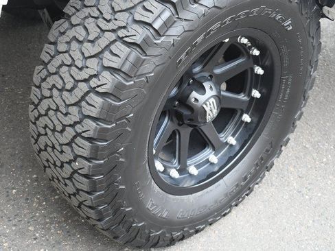 Used 2019 Toyota Tacoma SR5 AWD/4WD image 11