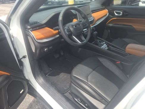 Used 2025 Jeep Compass Limited w/ Elite Group AWD/4WD image 15