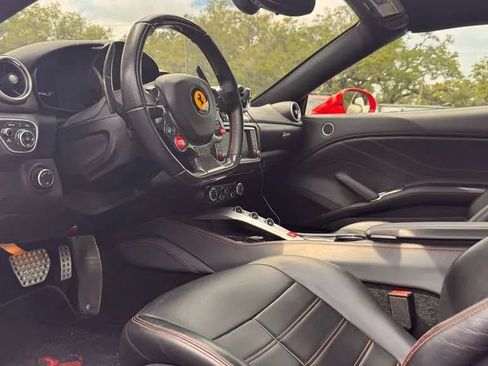 Used 2018 Ferrari California T RWD image 4