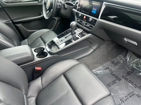 Certified 2026 Porsche Macan AWD/4WD image 17