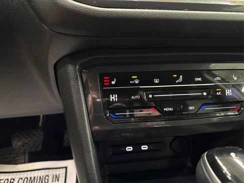 Used 2022 Volkswagen Tiguan SE image 31