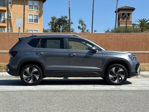 Certified 2026 Volkswagen Taos SE w/ Panoramic Sunroof Package AWD/4WD image 3