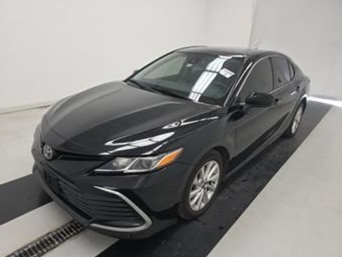 Used 2021 Toyota Camry LE FWD image 1
