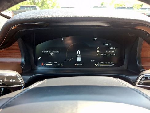 Used 2023 Lincoln Aviator Reserve w/ Equipment Group 201A AWD/4WD image 22