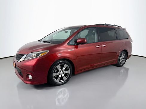 Certified 2017 Toyota Sienna SE Premium FWD image 3