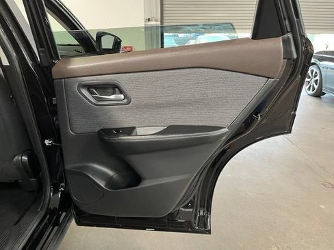 Used 2023 Nissan Rogue SV AWD/4WD image 15