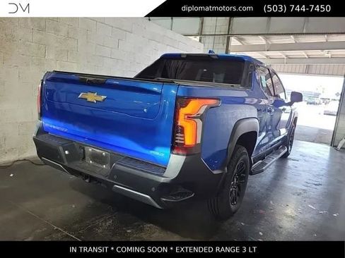 Used 2025 Chevrolet Silverado EV LT AWD/4WD image 4