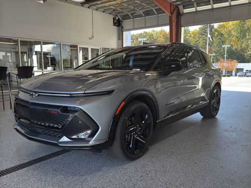 New 2026 Chevrolet Equinox EV RS image 3