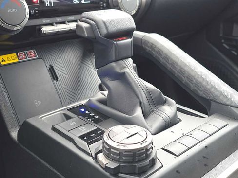 Certified 2025 Toyota 4Runner TRD Off-Road Premium image 35