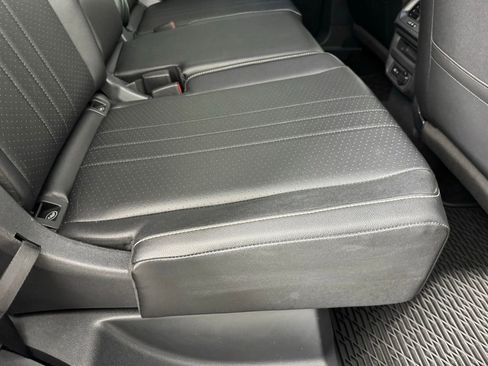 Used 2023 Volkswagen Tiguan SE R-Line FWD image 38