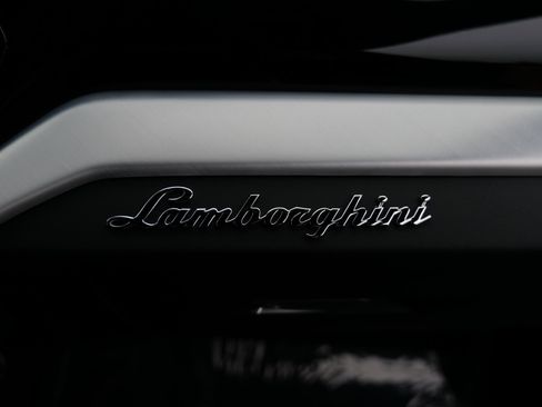 Used 2021 Lamborghini Urus image 37