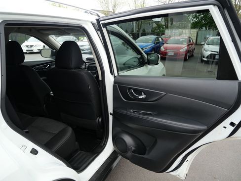Used 2019 Nissan Rogue SV AWD/4WD image 31