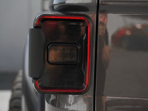 Used 2021 Jeep Gladiator Mojave image 17