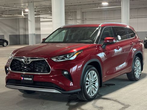 New 2026 Toyota Highlander Platinum image 4