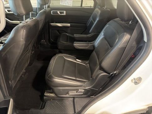 Used 2022 Ford Explorer XLT w/ Equipment Group 202A AWD/4WD image 11